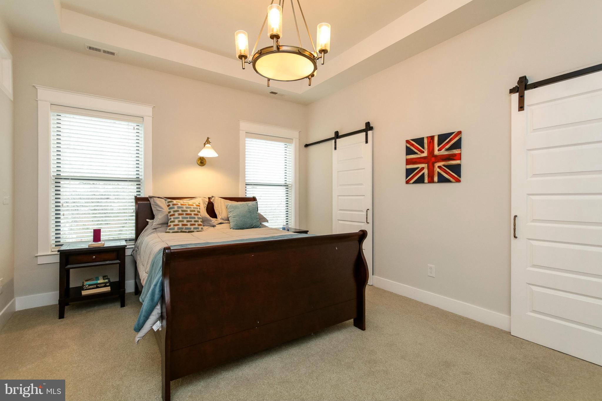 829 Kingston Road Baltimore, MD 21212 - Photo 20 of 30 a bed room with a bed and a fish tank