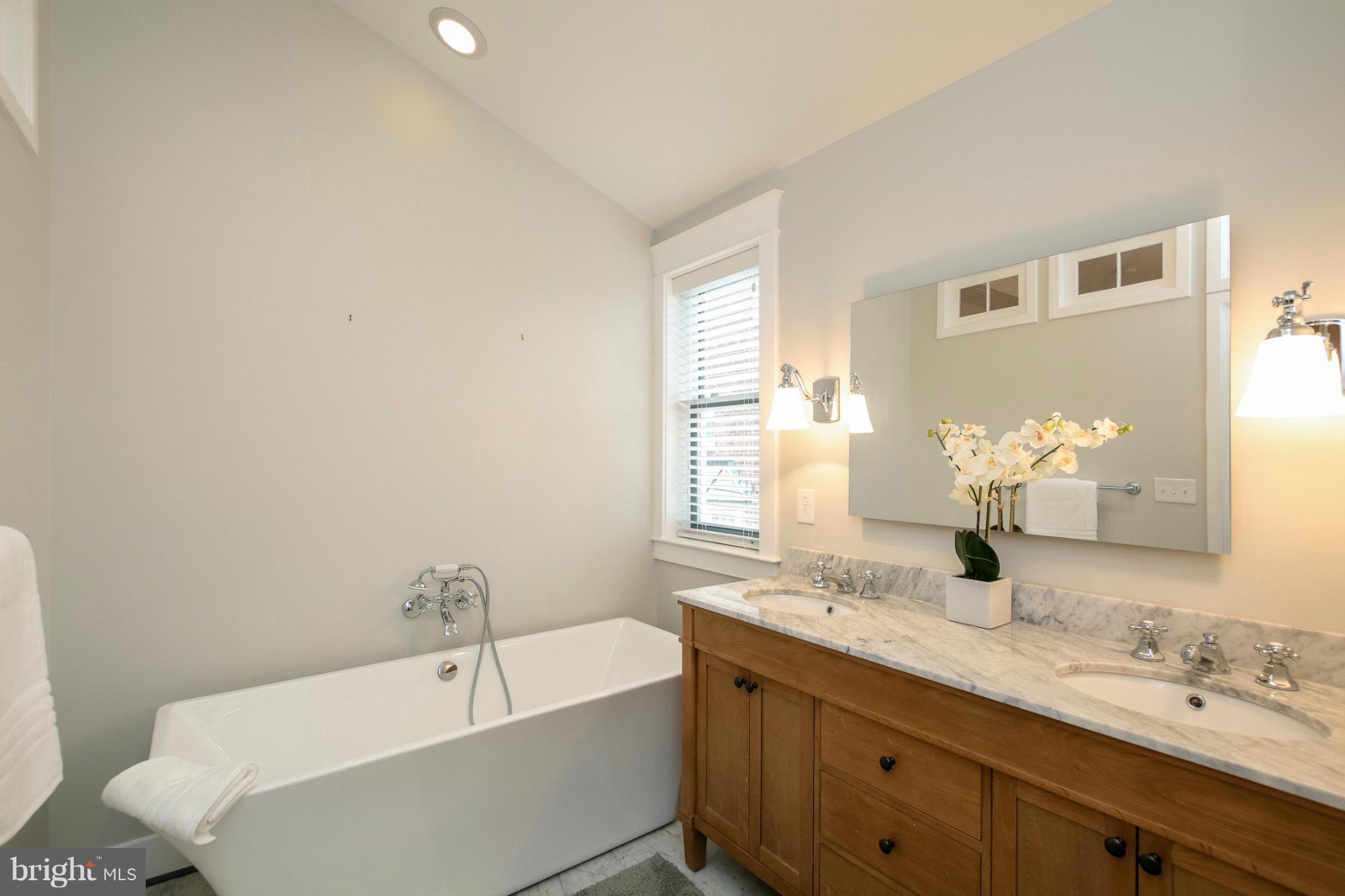 829 Kingston Road Baltimore, MD 21212 - Photo 24 of 30 a bathroom with a tub sink and mirror
