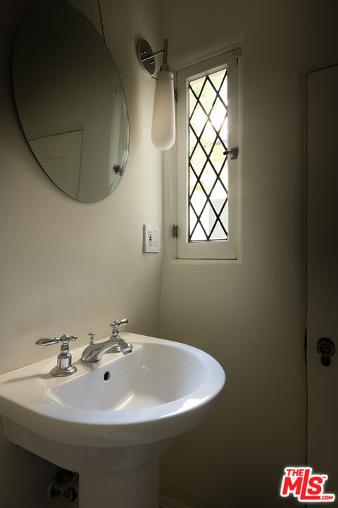 3756 Effingham Place Los Angeles, CA 90027 - Photo 12 of 57