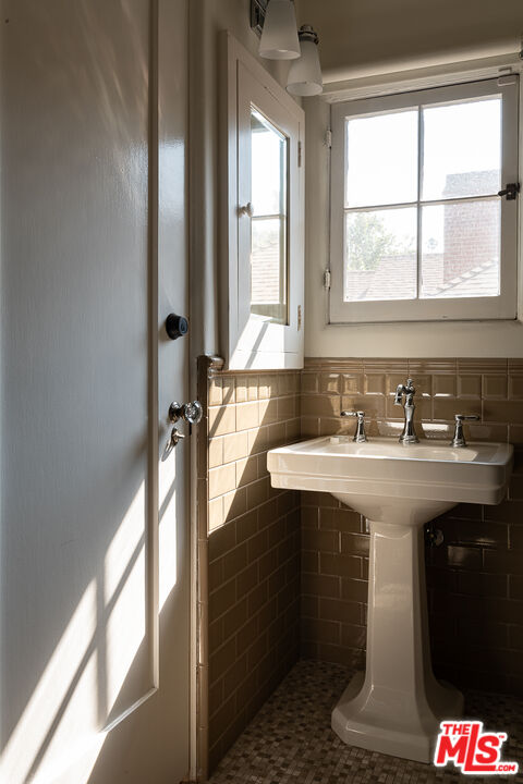 3756 Effingham Place Los Angeles, CA 90027 - Photo 25 of 57