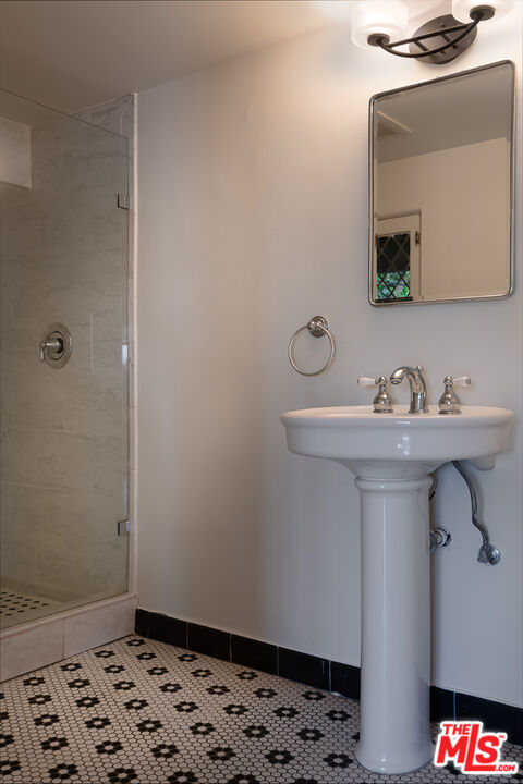 3756 Effingham Place Los Angeles, CA 90027 - Photo 29 of 57