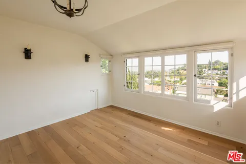 $3,695,000 | 3756 Effingham Place, Los Angeles, CA 90027