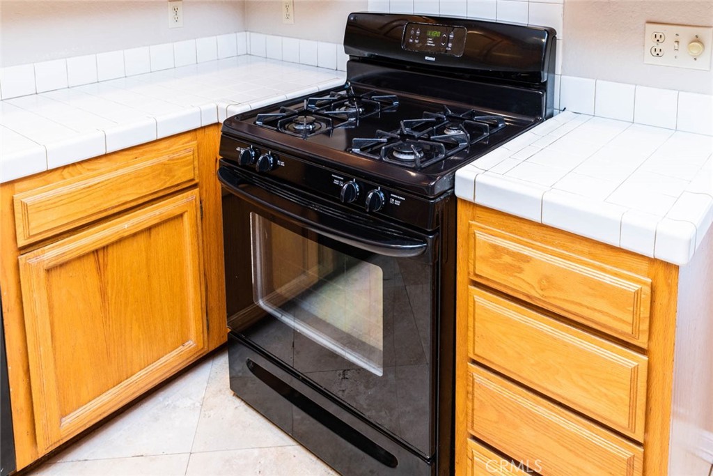25 Parkman Road East Laguna Niguel, CA 92677 - Photo 36 of 36 a kitchen with a stove and a microwave