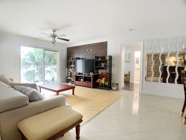 $2,280 | 5015 Wiles Road, Unit 206, Coconut Creek, FL 33073