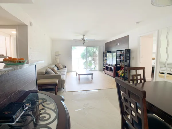 $2,280 | 5015 Wiles Road, Unit 206, Coconut Creek, FL 33073