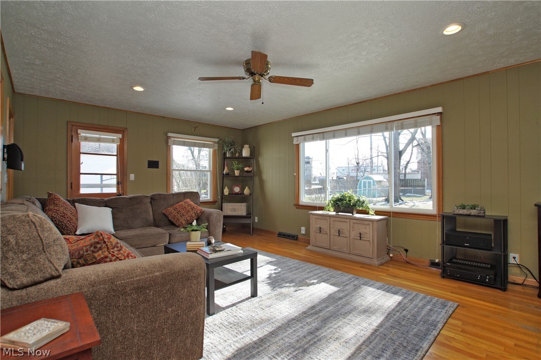 5606 Dorset Road Lyndhurst, OH 44124 - Photo 9 of 35