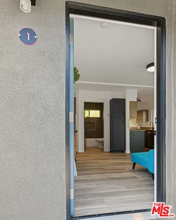 $2,395 | 2918 Hauser Boulevard, Unit 1, Los Angeles, CA 90016