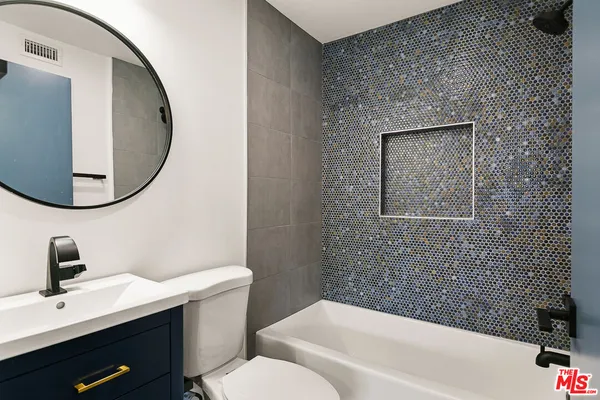 $2,395 | 2918 Hauser Boulevard, Unit 1, Los Angeles, CA 90016