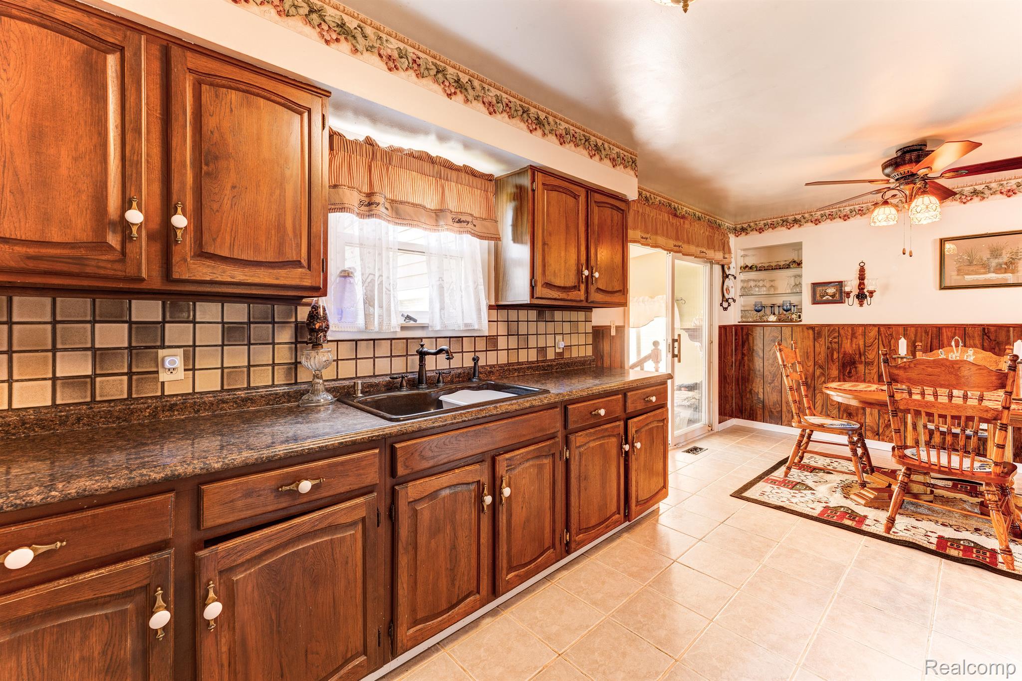 7415 West Mount Morris Road Flushing, MI 48433 - Photo 9 of 26 LOTS OF KITCHEN CABINETS