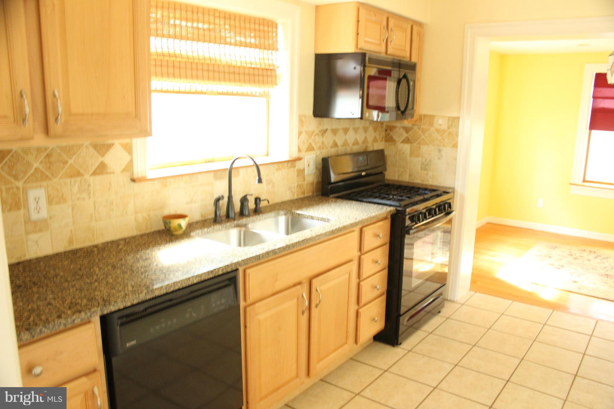39 Ridgemoor Road Baltimore, MD 21221 - Photo 3 of 15 Kitchen