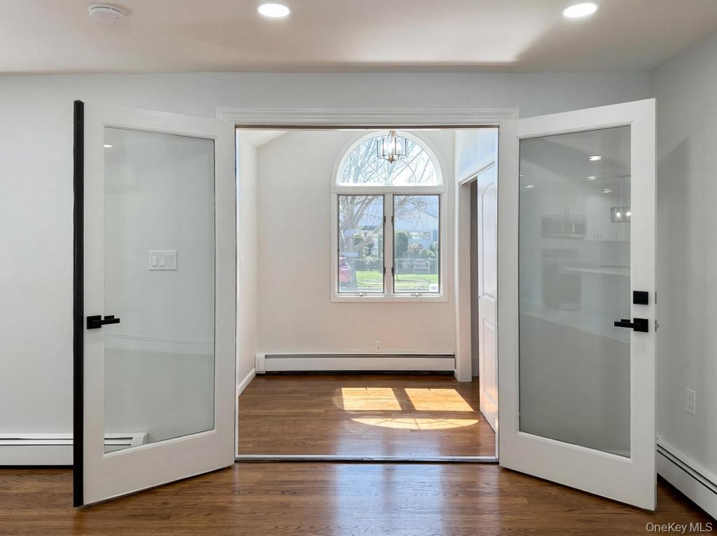 61 Cheshire Road Bethpage, NY 11714 - Photo 4 of 25