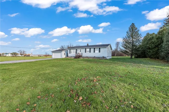 $219,900 | 2352 Sweden Walker Road, Clarkson, NY 14420