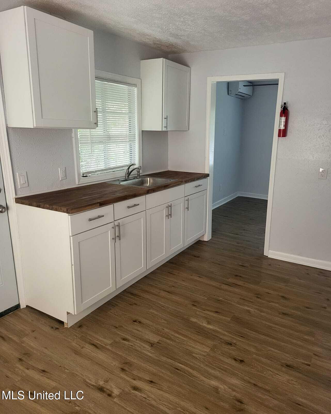 1715 Dixie Drive Jackson, MS 39209 - Photo 4 of 10 Kitchen