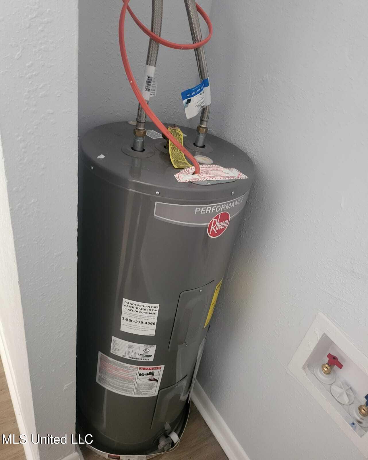 1715 Dixie Drive Jackson, MS 39209 - Photo 5 of 10 Water Heater