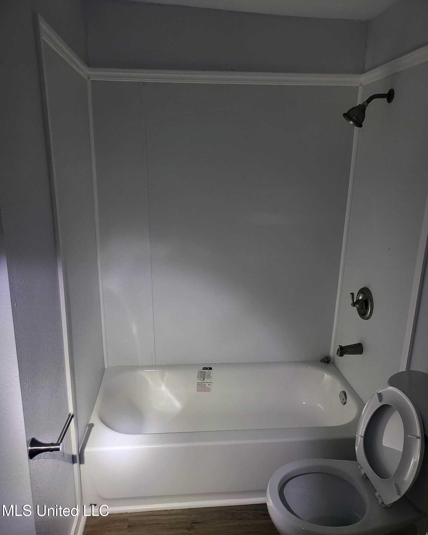 1715 Dixie Drive Jackson, MS 39209 - Photo 9 of 10 Bath