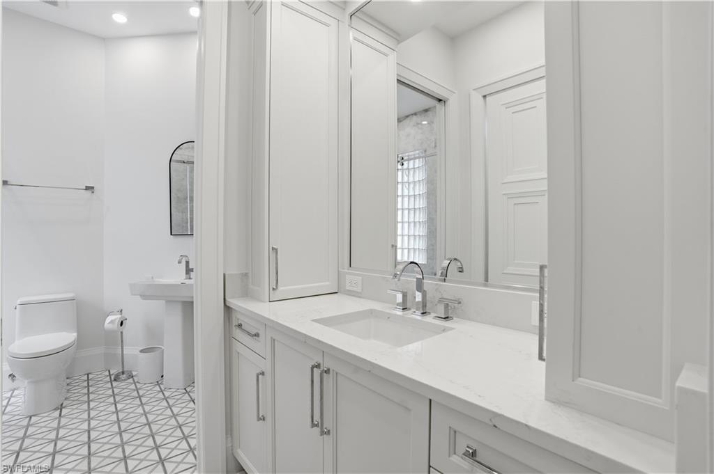 328 Sedgwick Court Naples, FL 34108 - Photo 32 of 48