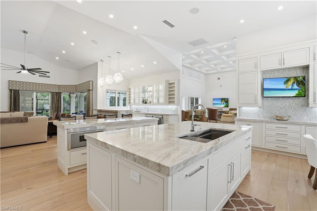 328 Sedgwick Court Naples, FL 34108 - Photo 5 of 48