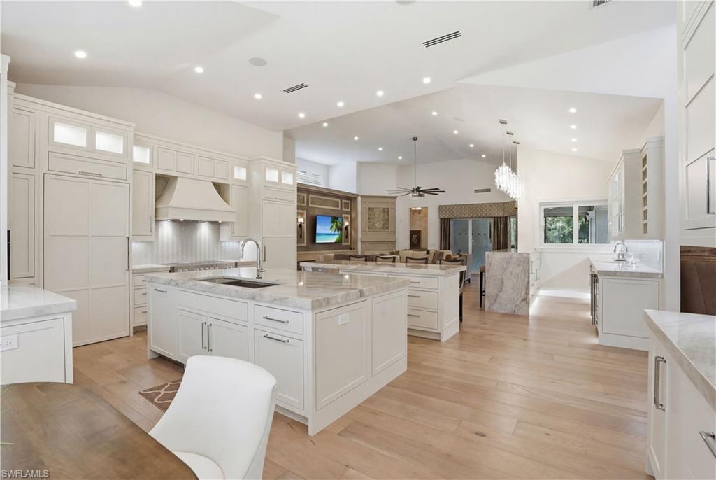 328 Sedgwick Court Naples, FL 34108 - Photo 7 of 48