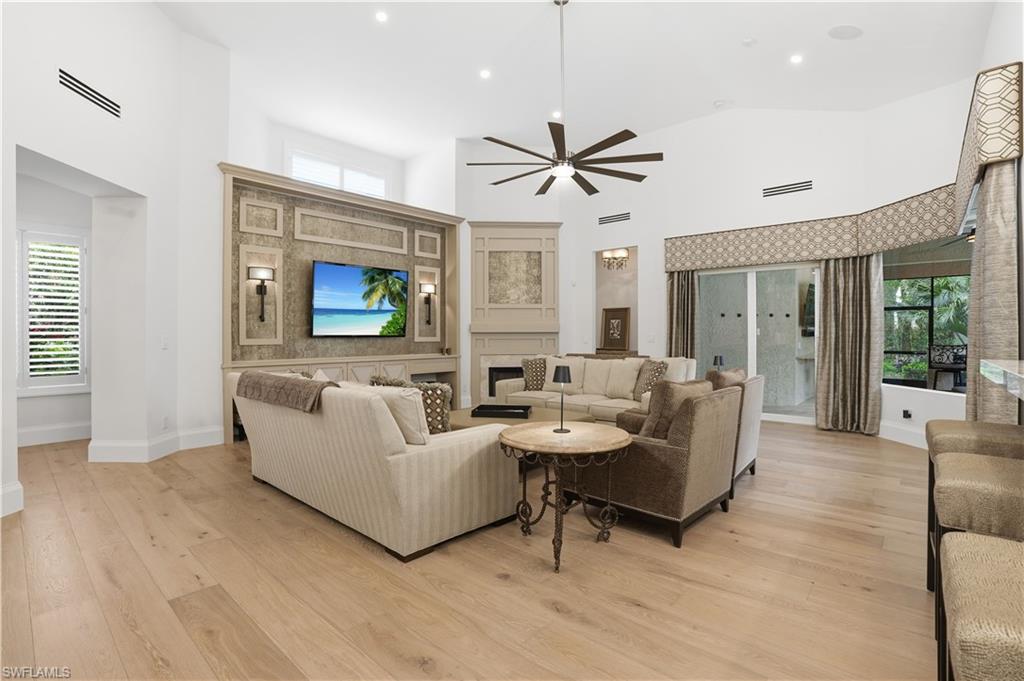 328 Sedgwick Court Naples, FL 34108 - Photo 10 of 48