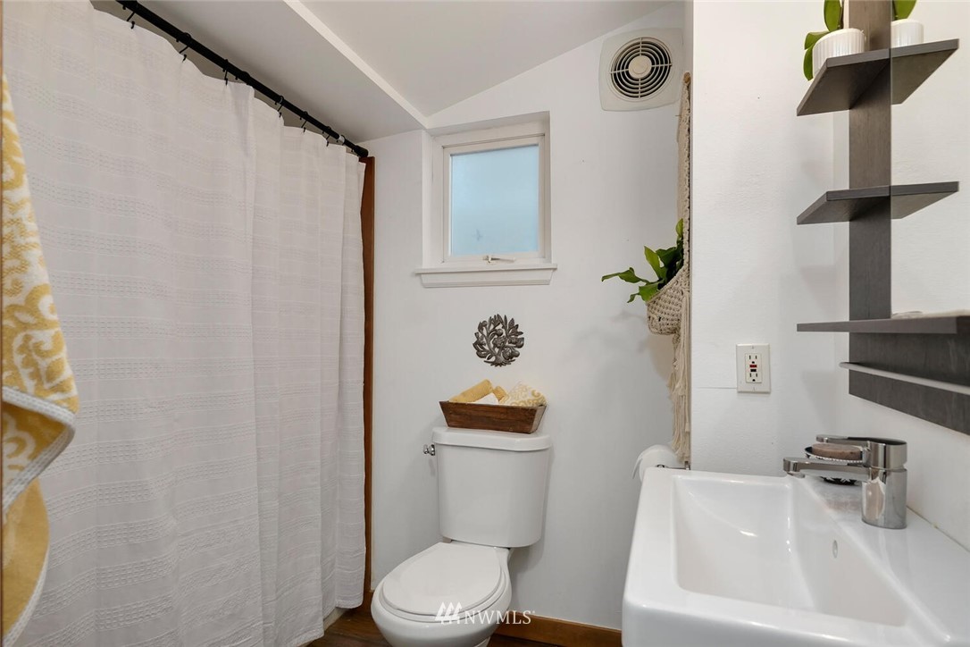 1500 Alki Avenue Southwest Seattle, WA 98116 - Photo 18 of 33