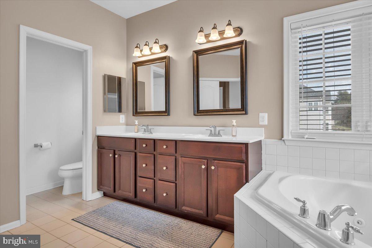 20 Alexis Court Mickleton, NJ 08056 - Photo 23 of 36 Primary Bath