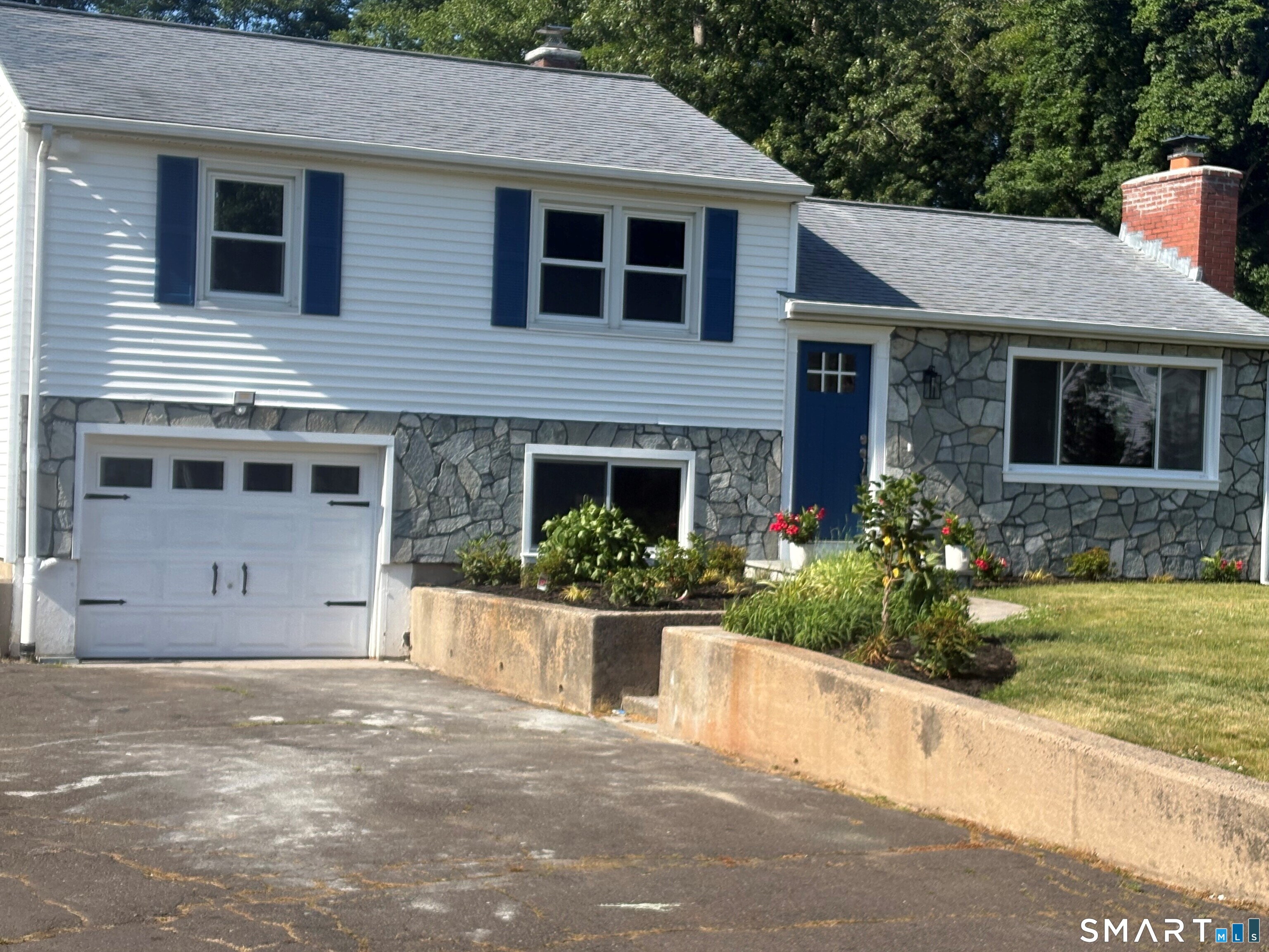 1052 New Rock Hill Road Wallingford, CT 06492 - Photo 5 of 39