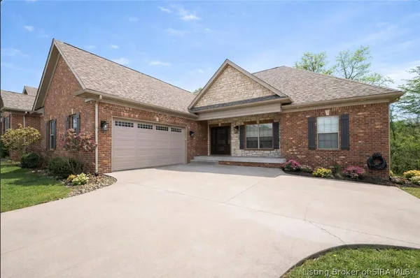 $570,000 | 2605 Deville Drive, Floyds Knobs, IN 47119