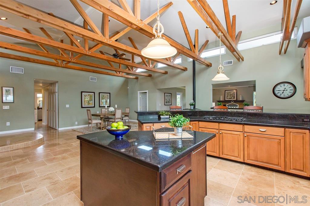 13610 Putney Road Poway, CA 92064 - Photo 7 of 24