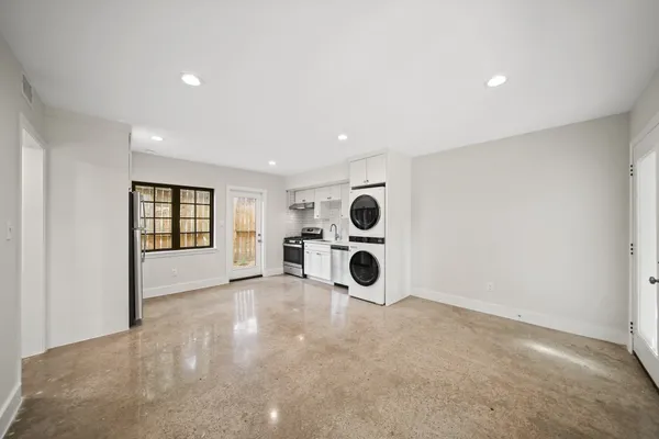 $1,575 | 520 Lovett Boulevard, Unit 1C, Houston, TX 77006