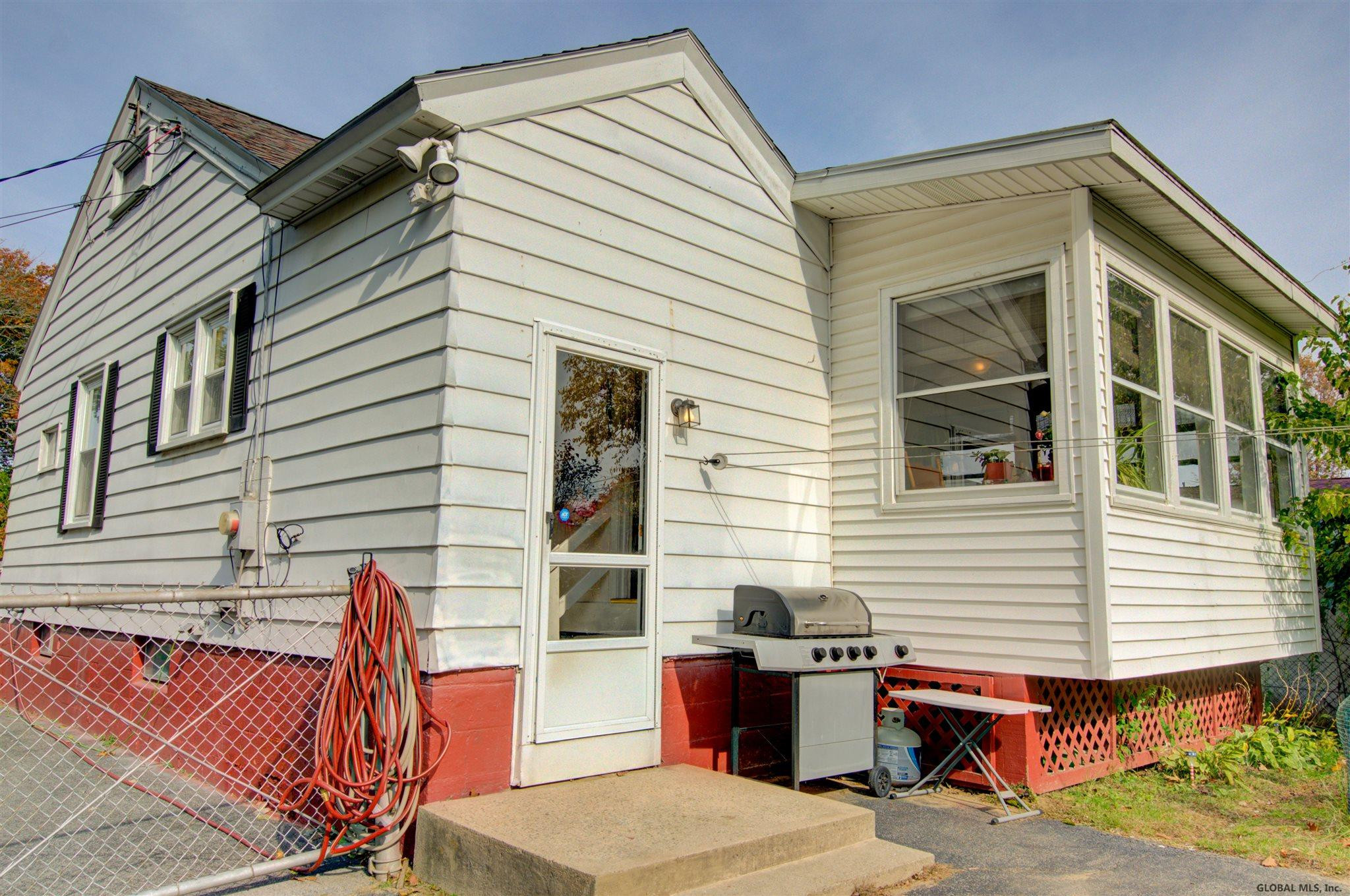 418 Manchester Road Schenectady, NY 12304 - Photo 13 of 16 Photo 13