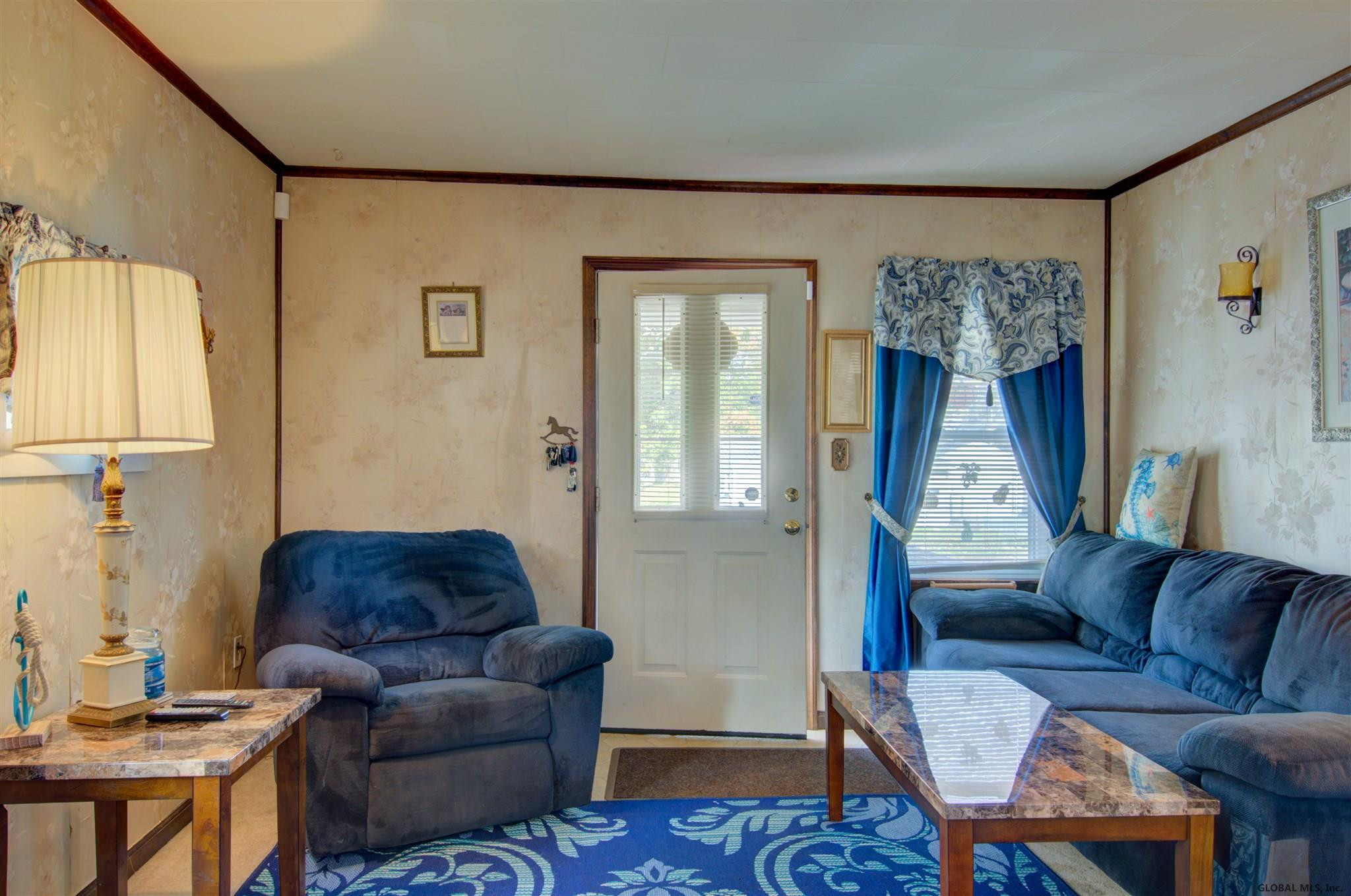 418 Manchester Road Schenectady, NY 12304 - Photo 2 of 16 Photo 2