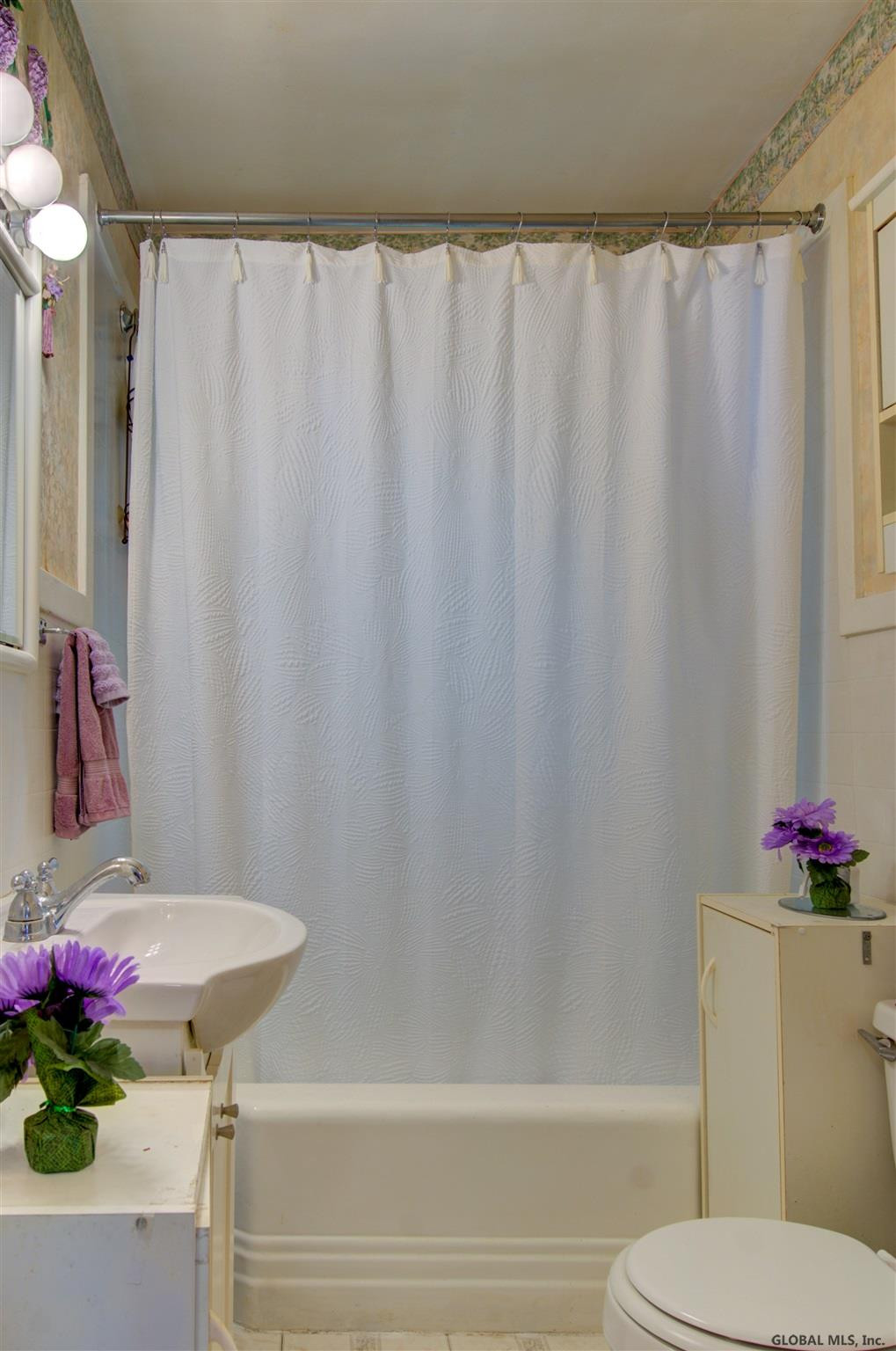 418 Manchester Road Schenectady, NY 12304 - Photo 6 of 16 Photo 6