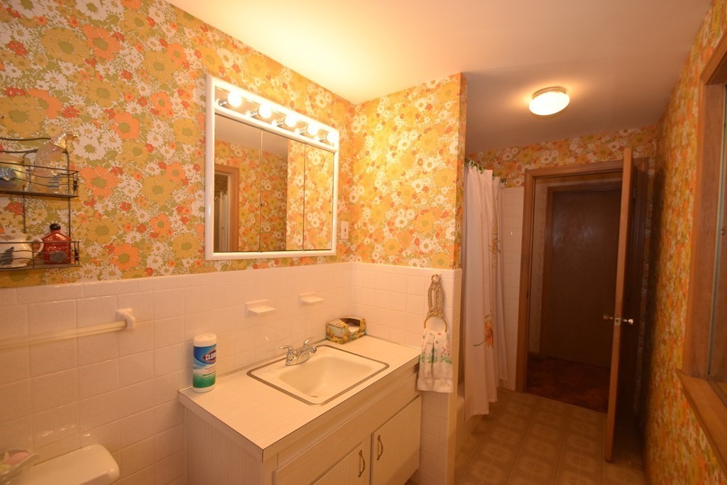 14 Louis Road Tewksbury, MA 01876 - Photo 18 of 36 Gallery Image 18