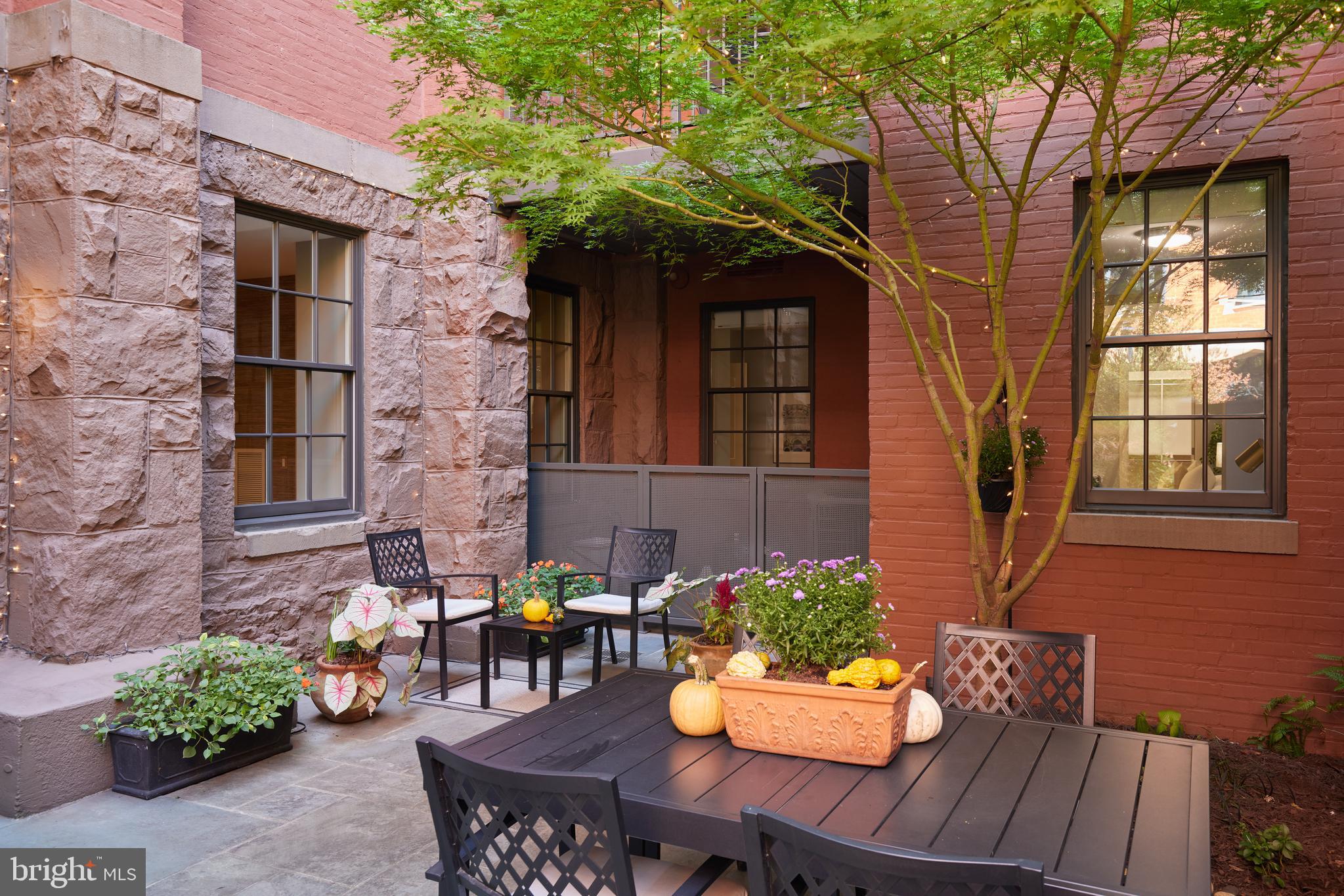 215 I Street Northeast, Unit 1B Washington, DC 20002 - Photo 4 of 78 Amazing al fresco dining and entertaining