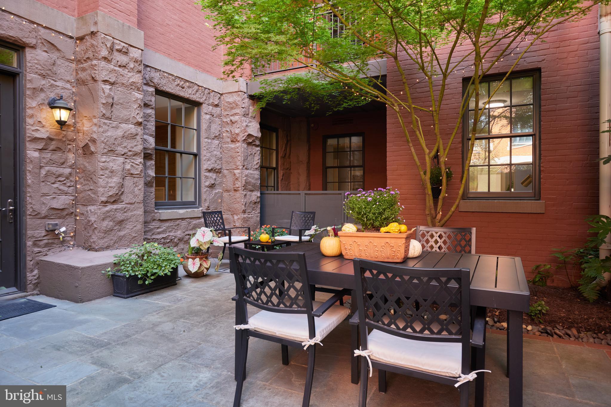 215 I Street Northeast, Unit 1B Washington, DC 20002 - Photo 5 of 78 Large enough for a seating area