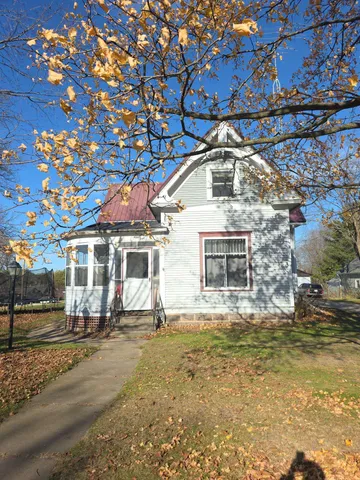 $139,000 | 305 East State Street, Iola, WI 54945
