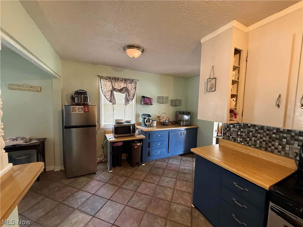 268 Dowd Road Elyria, OH 44035 - Photo 5 of 19 Gallery Image 5