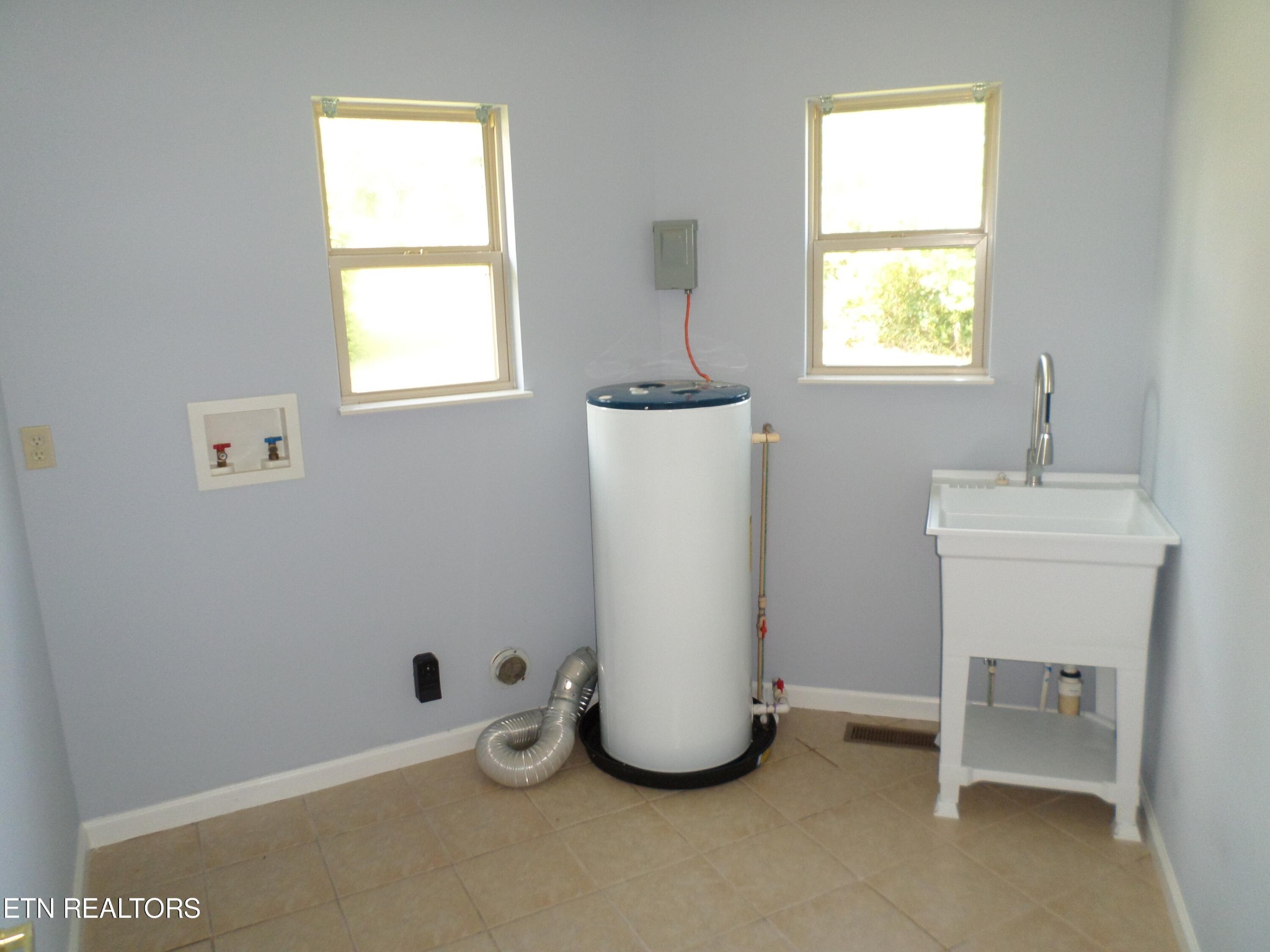 236 Woods Road Oliver Springs, TN 37840 - Photo 14 of 23 a view of an empty room with a window