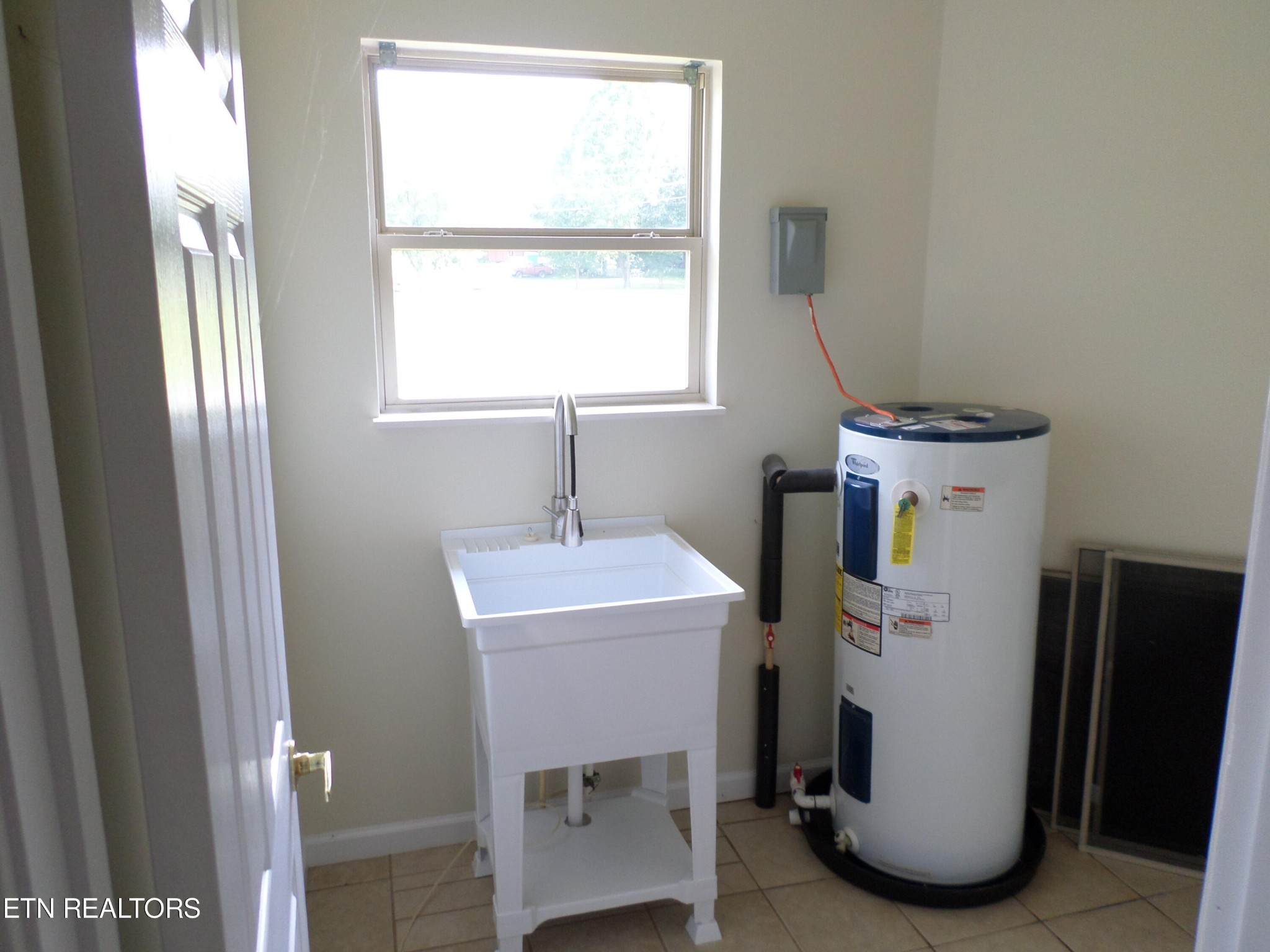 236 Woods Road Oliver Springs, TN 37840 - Photo 15 of 23 a room with a window and washer