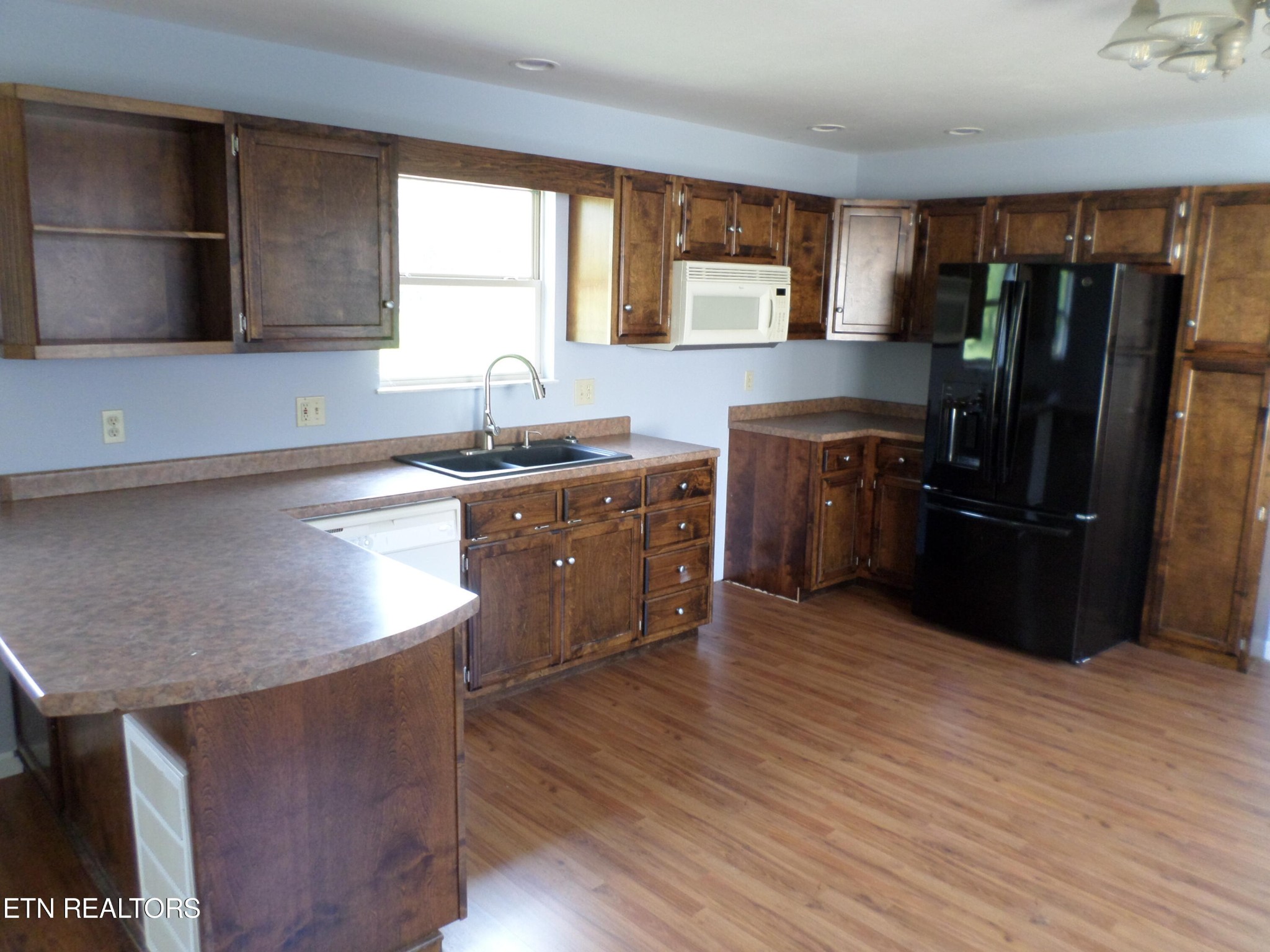 236 Woods Road Oliver Springs, TN 37840 - Photo 5 of 23 a kitchen with stainless steel appliances granite countertop a sink stove and refrigerator