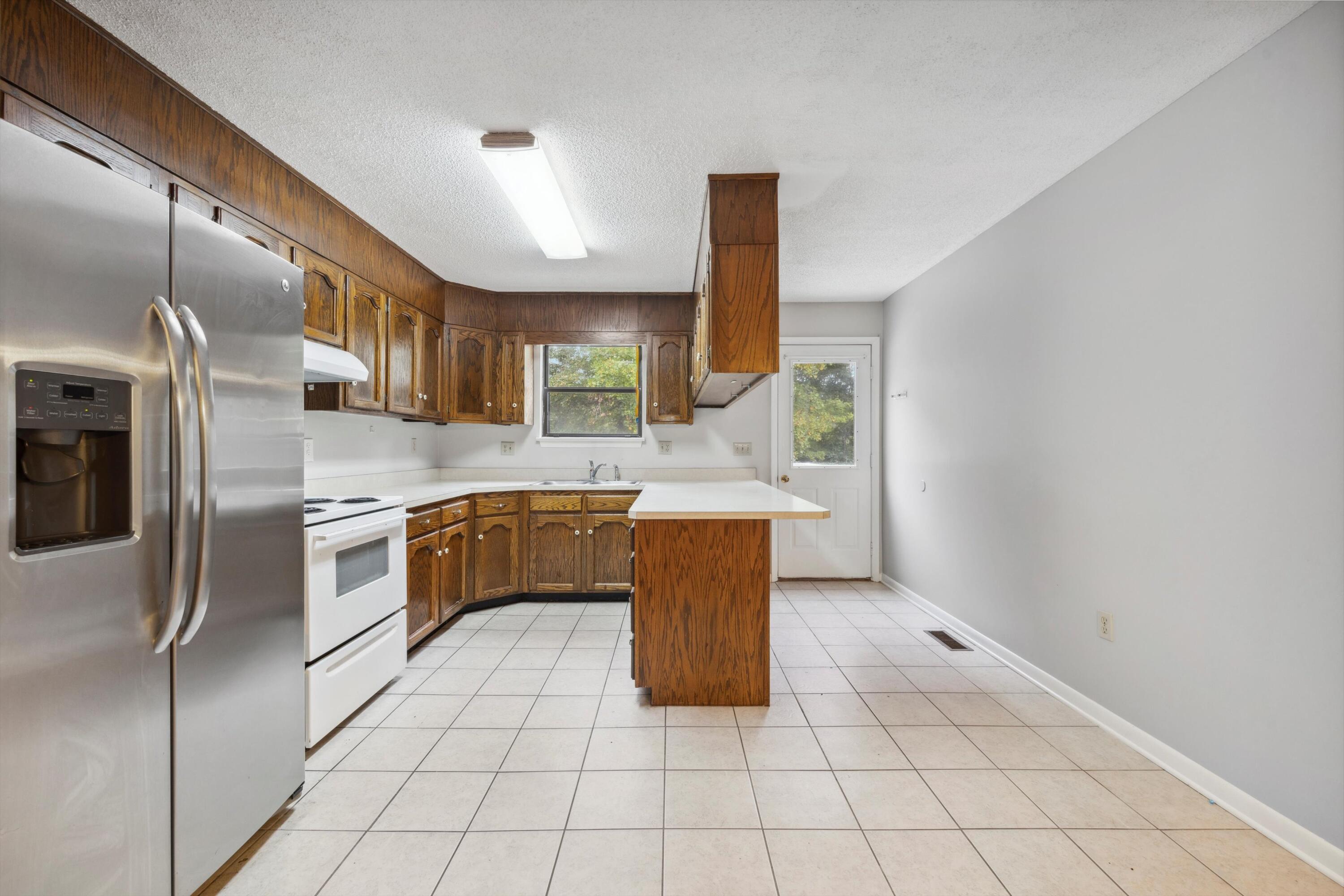 126 Myrtle Lane Ooltewah, TN 37363 - Photo 5 of 48 06-2M6A9084