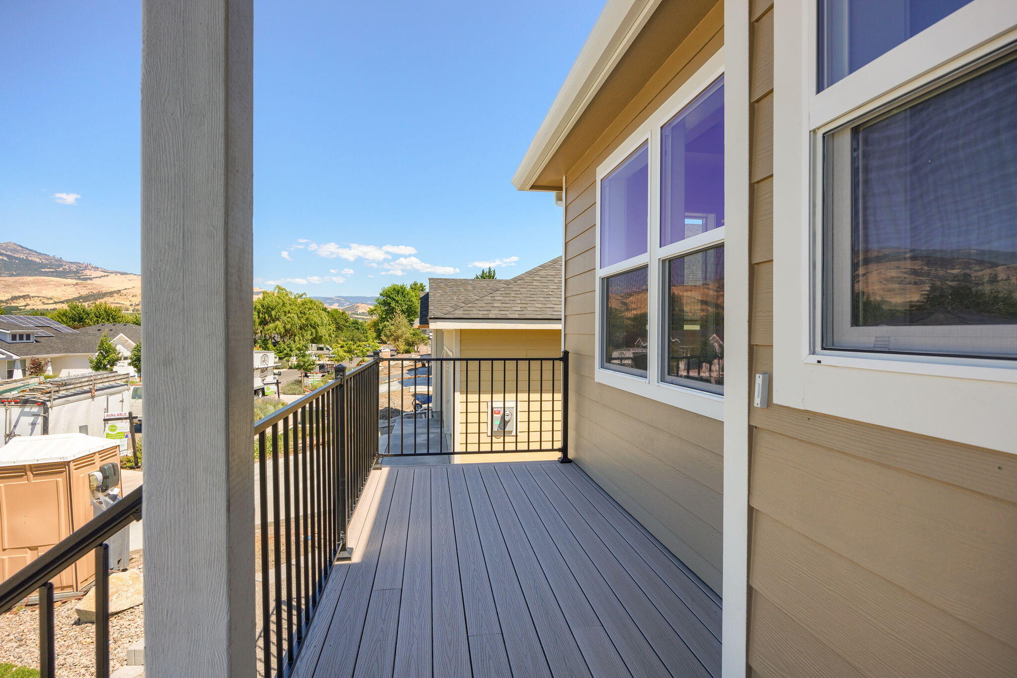 364 Randy Street Ashland, OR 97520 - Photo 8 of 46 Front Deck
