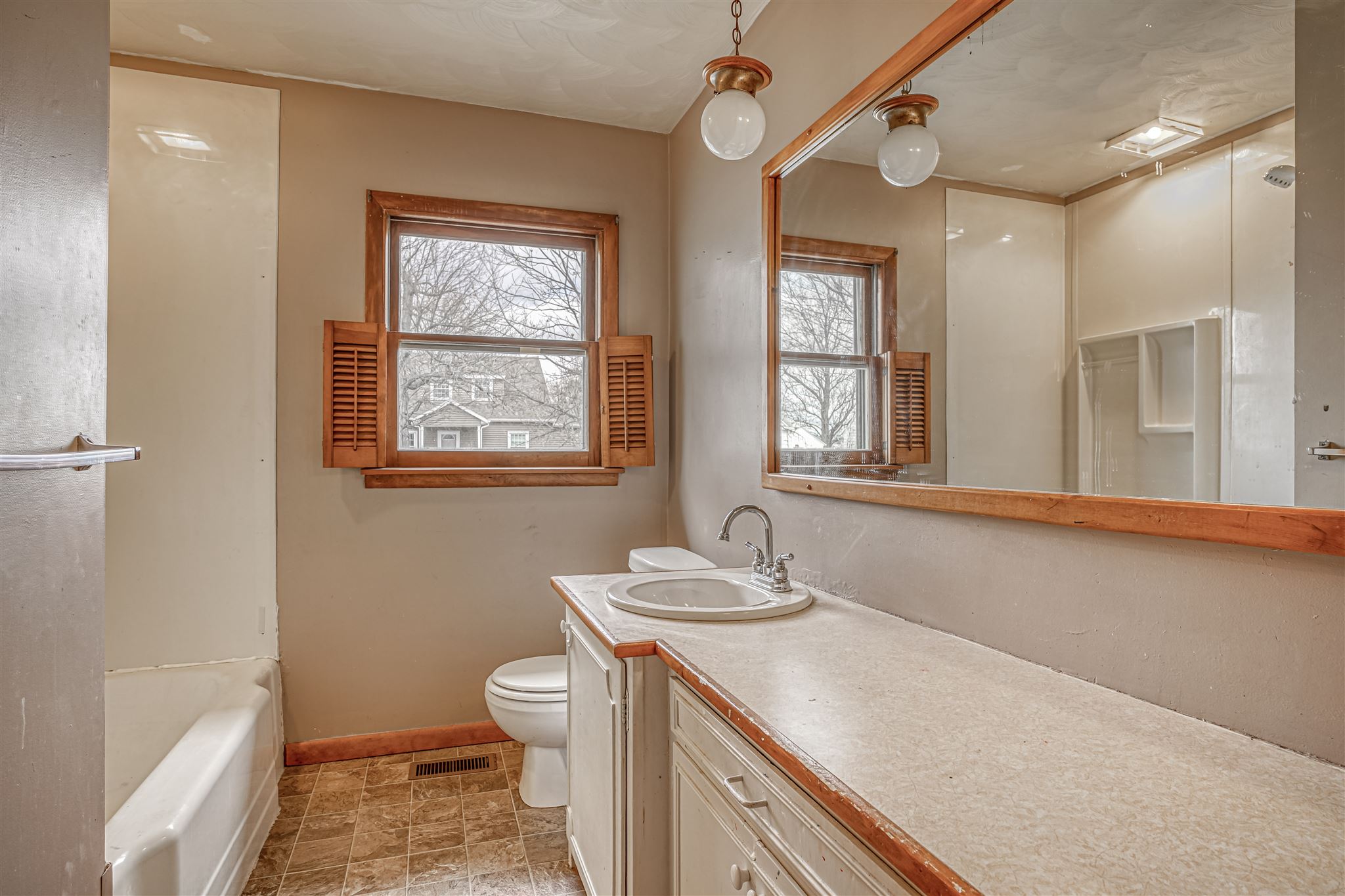 1009 West Marshall Street Decatur, IN 46733 - Photo 5 of 36 Gallery Image 5
