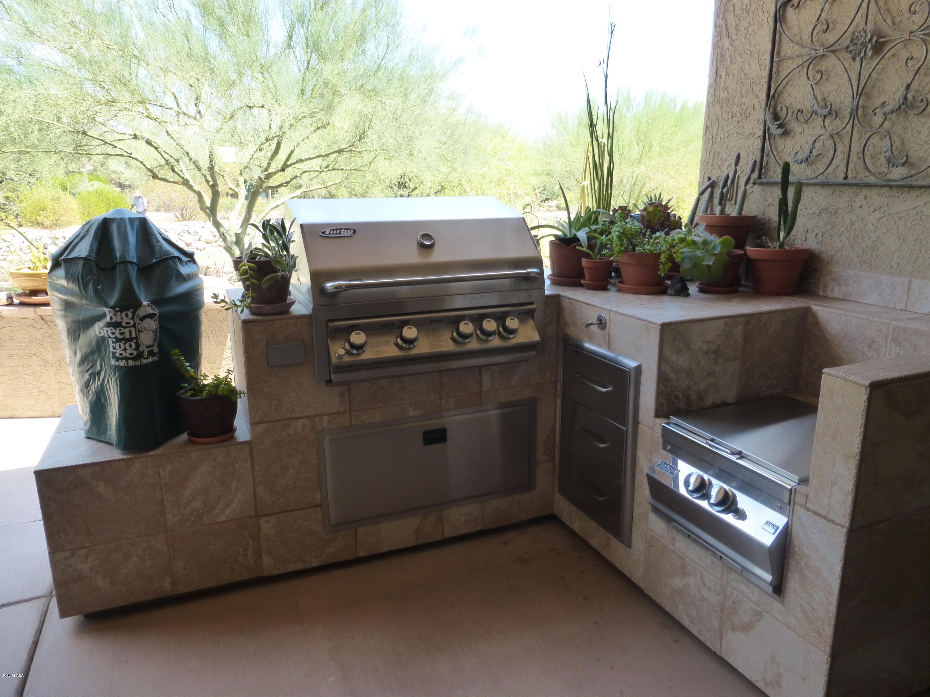 27913 North Quail Spring Road Rio Verde, AZ 85263 - Photo 27 of 63 Built in grill