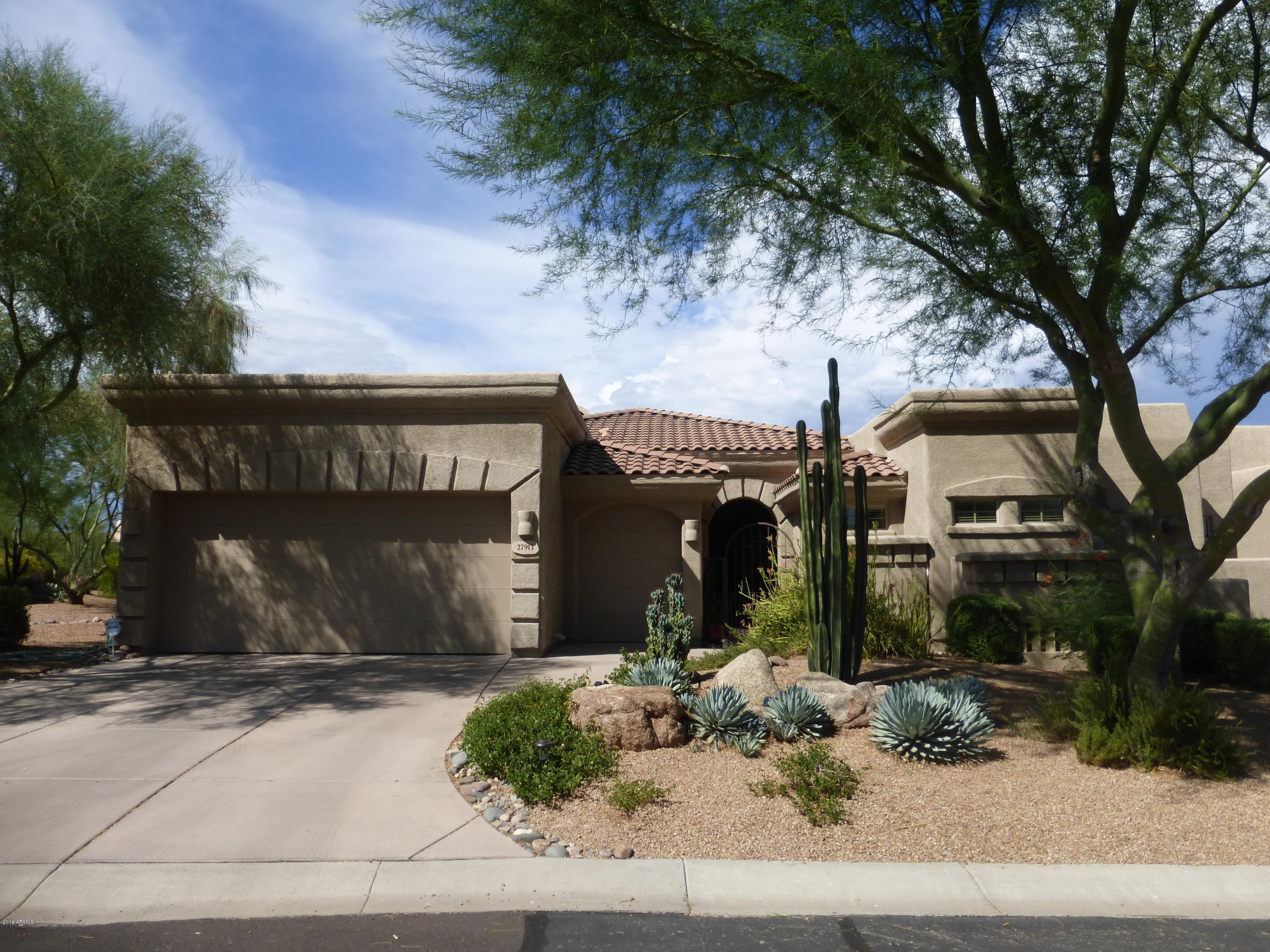 27913 North Quail Spring Road Rio Verde, AZ 85263 - Photo 5 of 63 a front view of a house