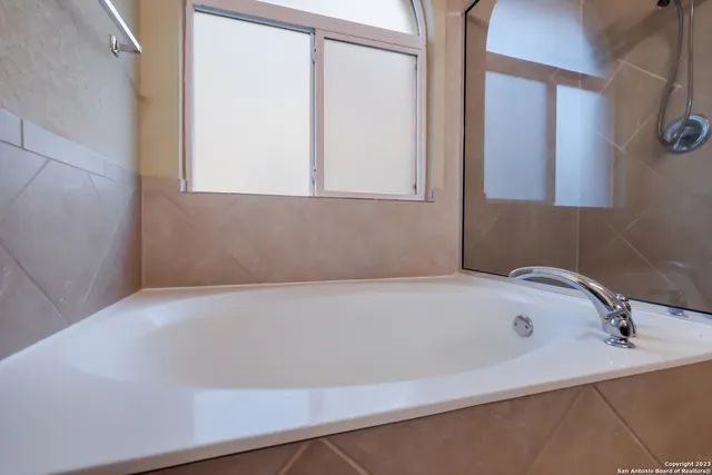 $2,050 | 23211 Cardigan Chase, San Antonio, TX 78258