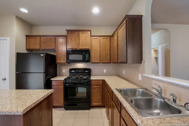 $2,050 | 23211 Cardigan Chase, San Antonio, TX 78258