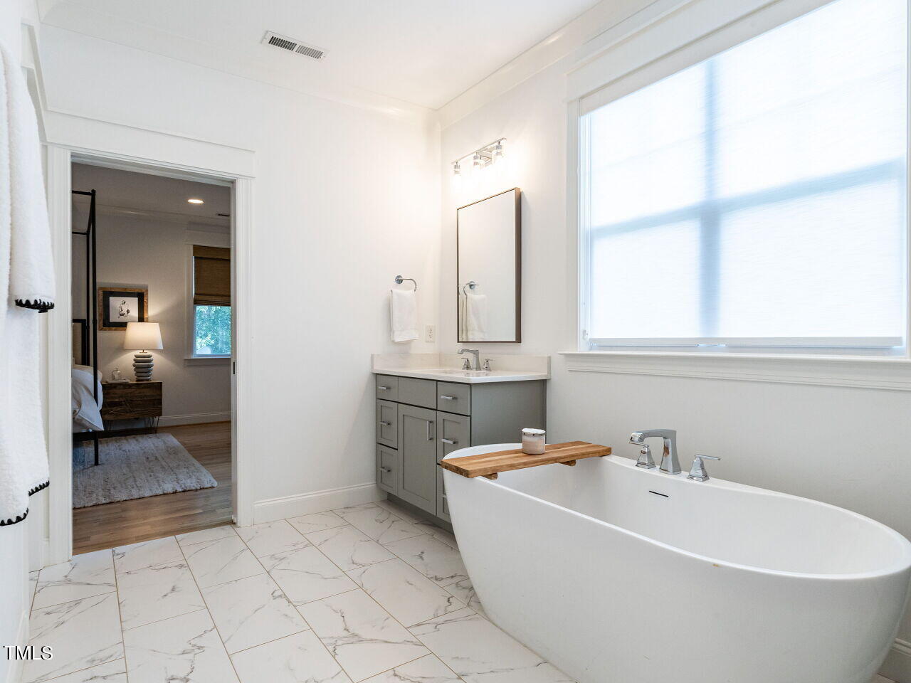9117 Breeland Way Raleigh, NC 27613 - Photo 22 of 41 022-1280x960-primary-bath