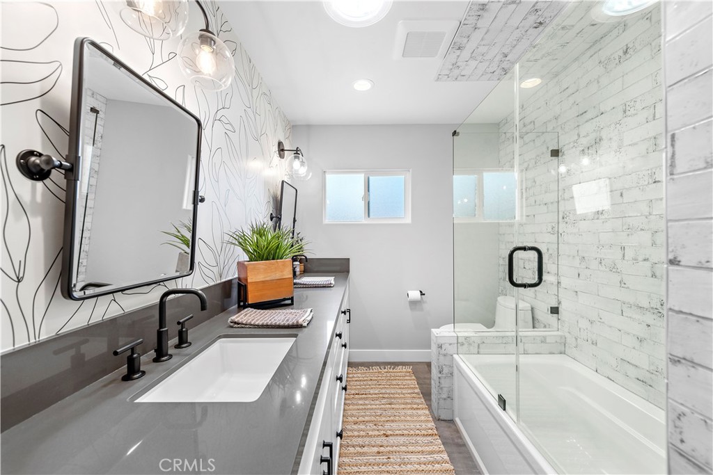 130 West Mariposa San Clemente, CA 92672 - Photo 15 of 42 a bathroom with double vanity sink and a bathtub