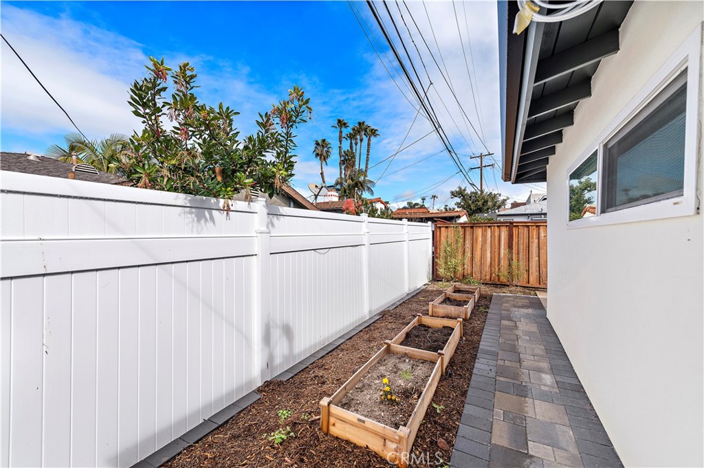 130 West Mariposa San Clemente, CA 92672 - Photo 23 of 42 a view of balcony with furniture
